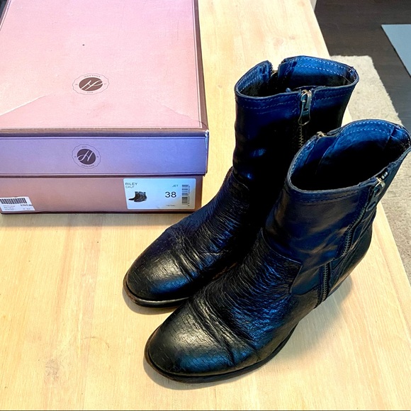 H by Hudson black leather ankle boots - Picture 2 of 6